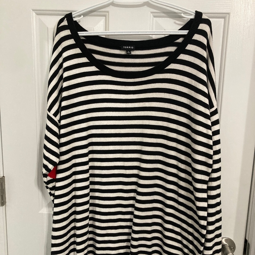 EUC Torrid tunic length lightweight sweater